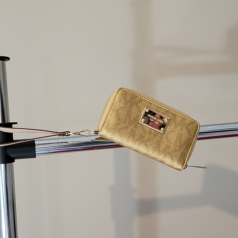 Wristlet